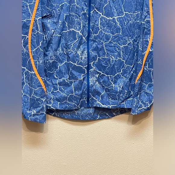 NIKE Women’s Light Weight Hooded Full Zip Jacket - Picture 3 of 9